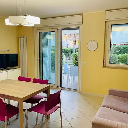 度假居 Apartament Garden-marina Sveva 新萨尔沃