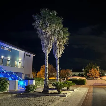 度假居 Apartament Garden-marina Sveva